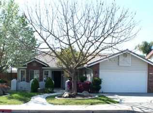 12 N Cypress Ave, Clovis, CA 93611