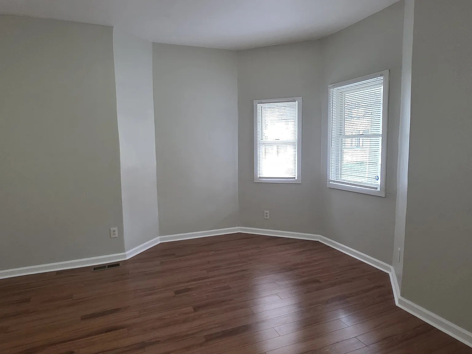 3 bed, 1200 sqft, $2,200 — Photo 3