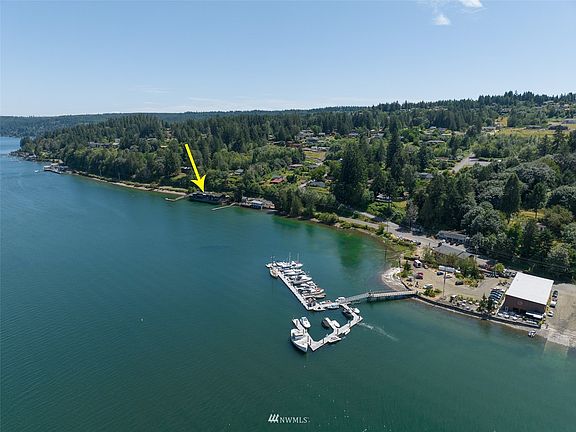 Great location close to Hood Canal Marina, Union City Market, boat ramp and in the back Alderbrook Resort & Spa & Golf Course.>