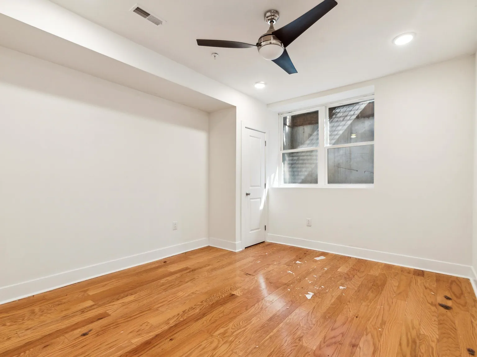 1725 Arlington St — Photo 4