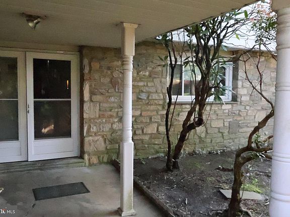 3rd image of 1456 Thornberry Rd