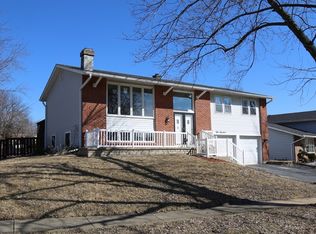 500 Charlestown Dr, Bolingbrook, IL 60440