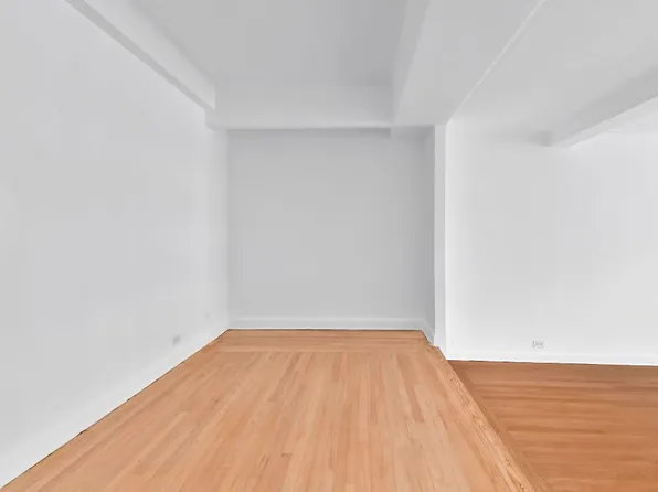 10 Park Avenue 9E image 3 of 11