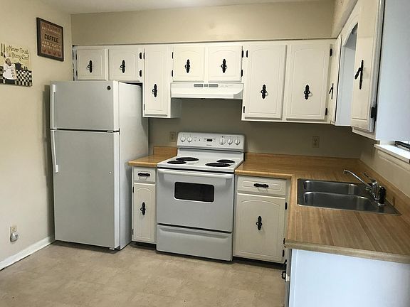 2nd image of 1219 Dakota St