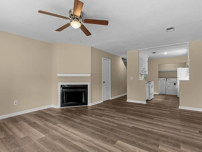207 Townes Realty LLC — Photo 3