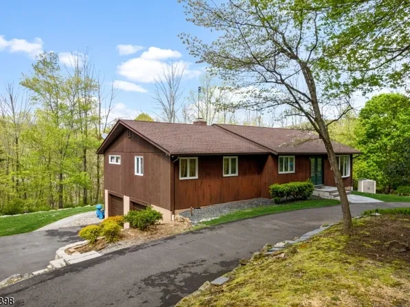 13 White Oak Dr, Tewksbury Twp., NJ 07830
