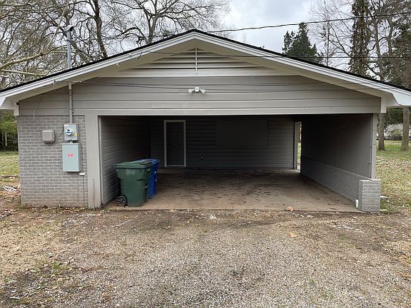 3rd image of 4201 Lamar Ave
