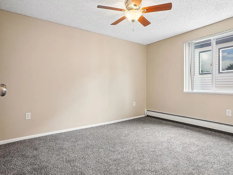 Knollwood and Tanglewood Apartments — Photo 21