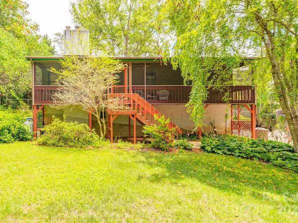 29 Whipporwill Dr, Weaverville, NC 28787