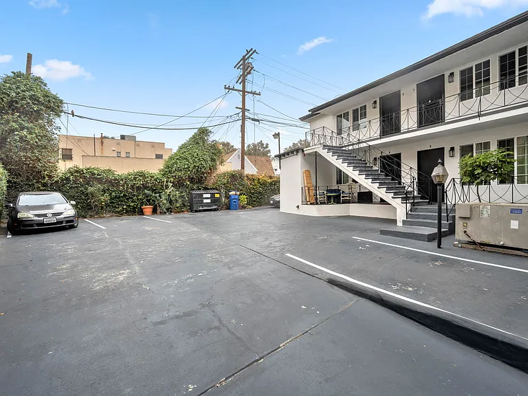 1313 S Cochran Ave — Photo 13
