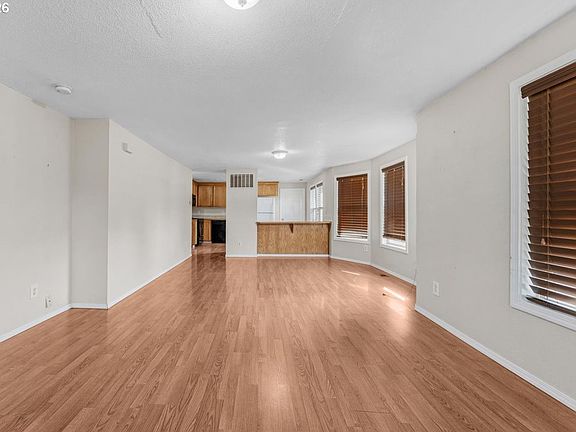 5th image of 254 N 6th St