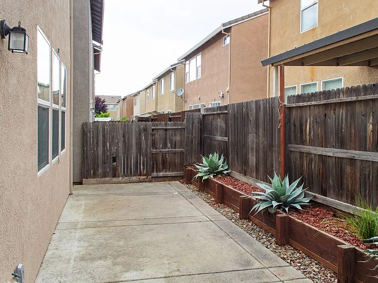 3249 Torrance Ave — Photo 35