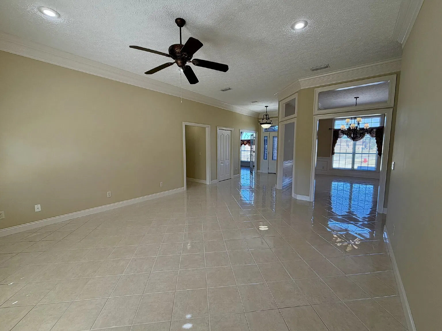 4 bed, 3.5 bath, 3199 sqft, $2,950 — Photo 4