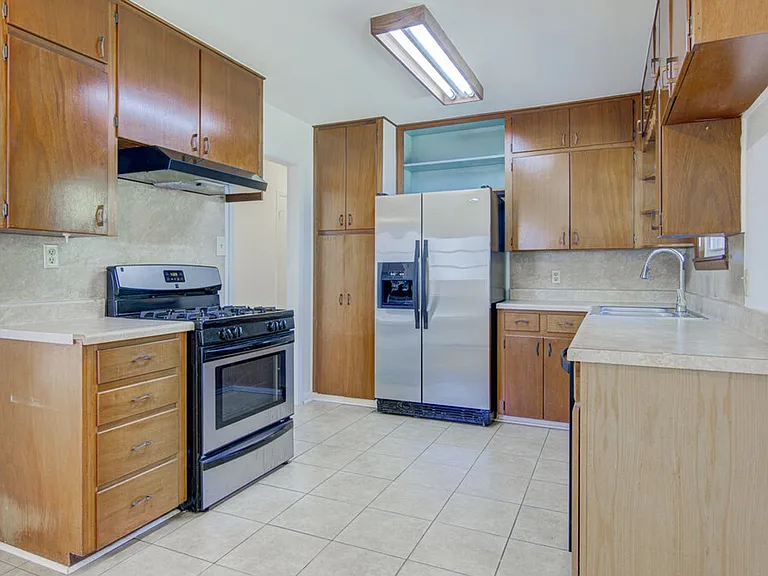 8406 Burrell Dr — Photo 8