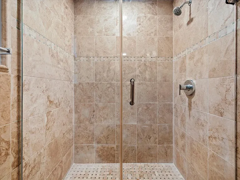 268 E 240th St #1 — Photo 20