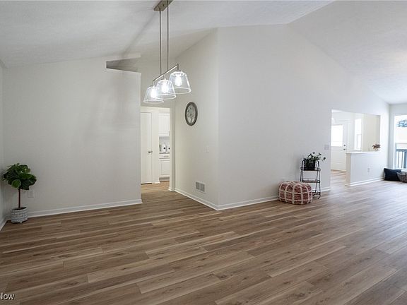 4th image of 10344 Sudbury Cir NW