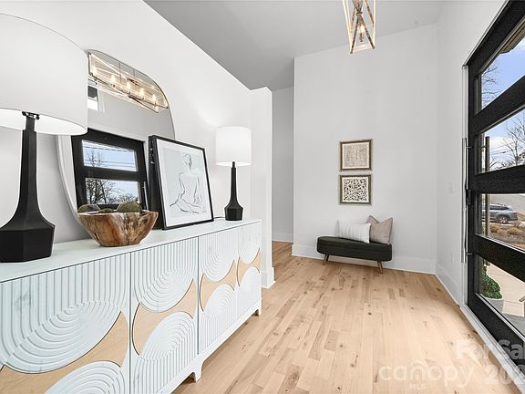 5th image of 720 Ellsworth Rd