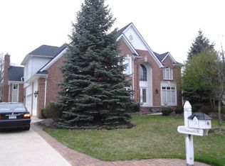 3735 Newcastle Dr, Rochester Hills, MI 48306