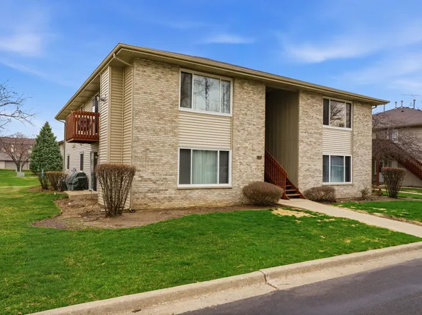 490 Westwood Ct APT D, Crystal Lake, IL 60014