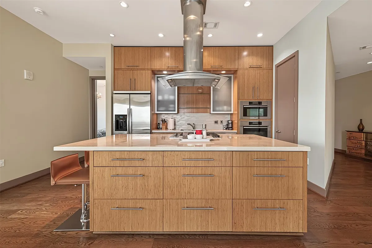 Building Photo - 1600 Post Oak Blvd #1005