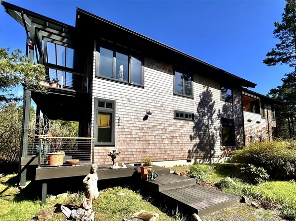 306 6th Street NW, Long Beach, WA 98631