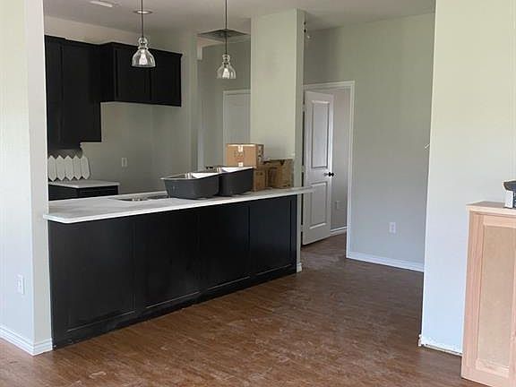 4th image of 204 White Alley St