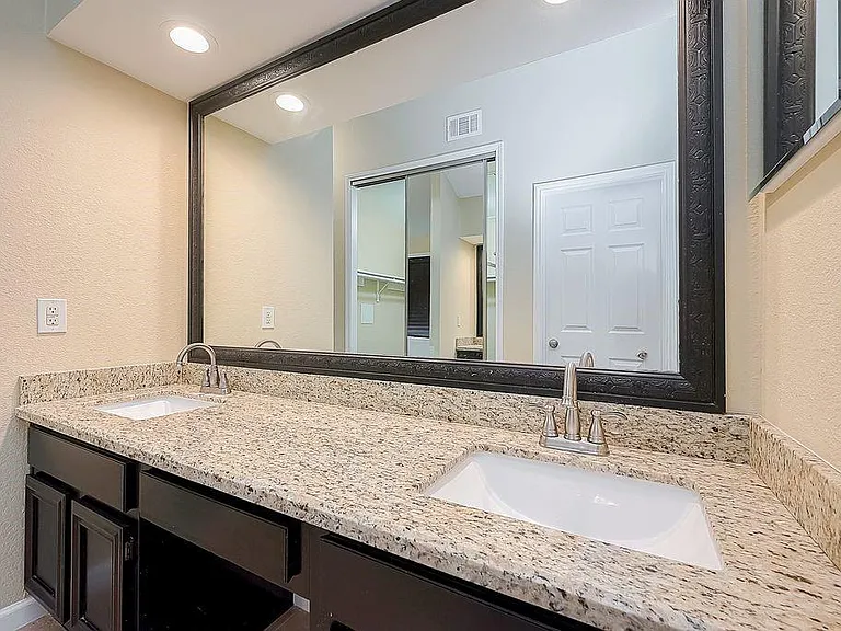 2039 Shorewood Ln — Photo 36
