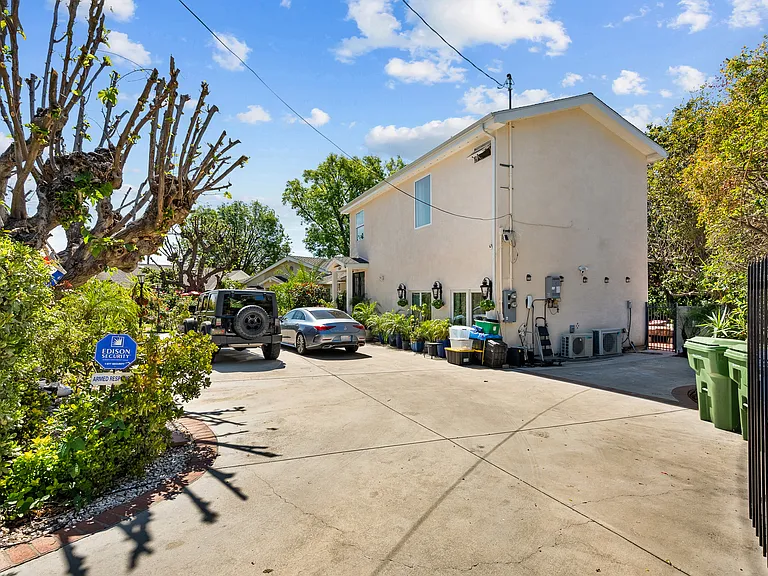 17814 Parthenia St — Photo 41