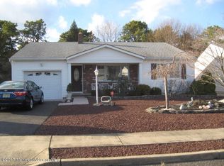 9 Whitaker Dr, Toms River, NJ 08757