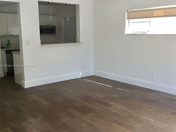 3rd image of 1005 Bay Dr #942