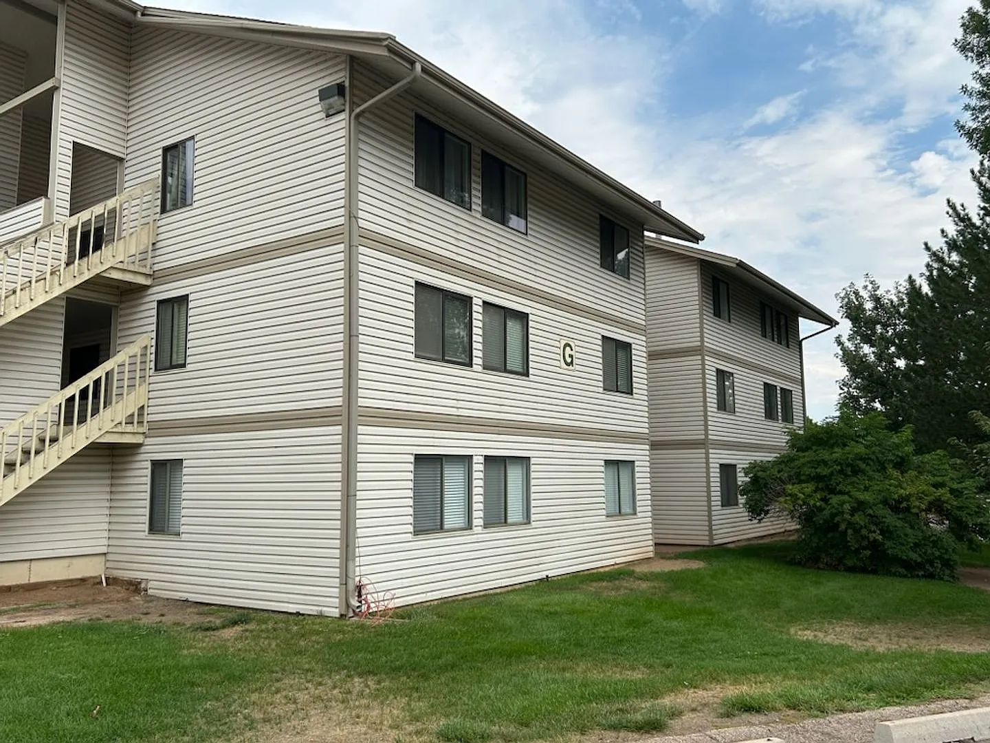 Move-In Ready 1BR Near CSU — Photo 2