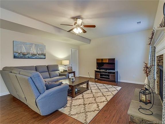 5th image of 708 Climbing Rose Ct