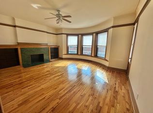 1008 W Argyle St APT 2E, Chicago, IL 60640