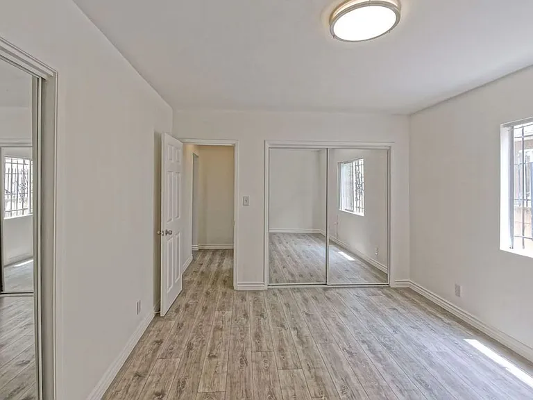 3655 Midvale Ave — Photo 12