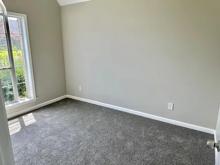 105 Winding Creek Dr — Photo 12
