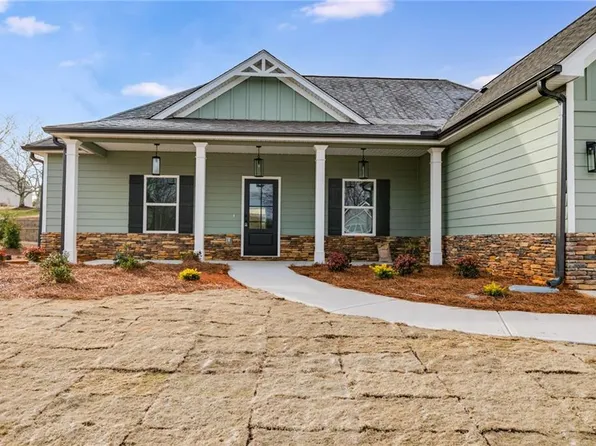 202 Scenic View Ln, Carrollton, GA 30116
