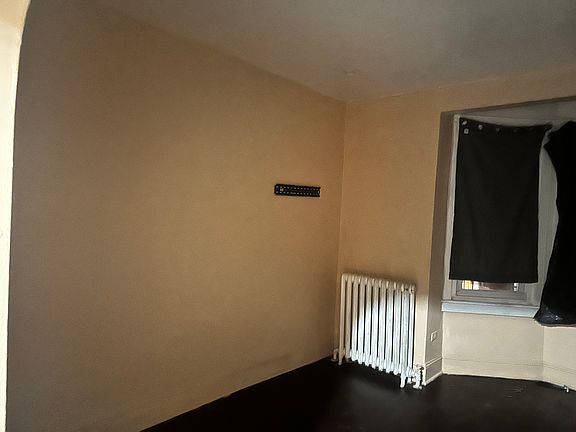 4th image of 525 W Eleanor St Floor 1