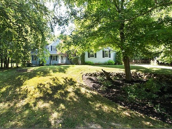 4th image of 422 McNeil Dr