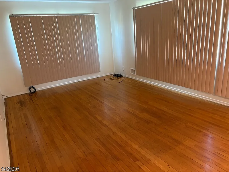 3 bed, 1.5 bath, $2,450 — Photo 2