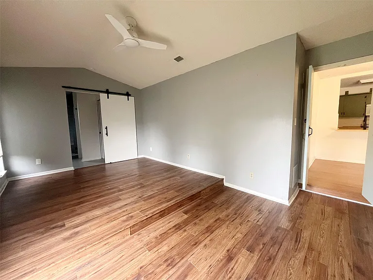 8702 Dawnridge Cir — Photo 13