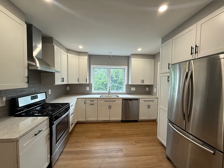 5921 Arlington Blvd — Photo 4