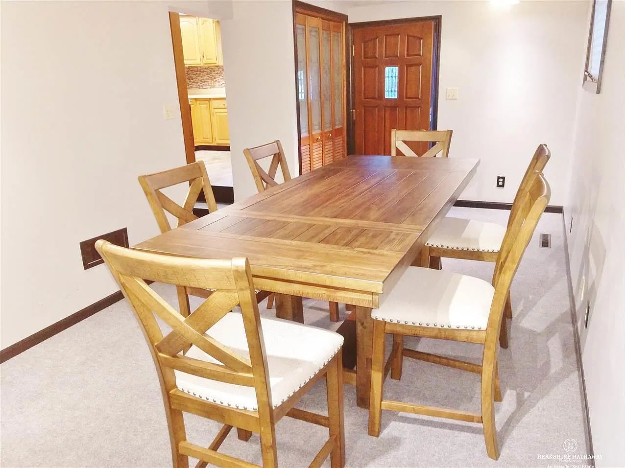 3 bed, 876 sqft, $1,300 — Photo 3