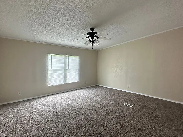 1200 Gwinn Ln — Photo 10