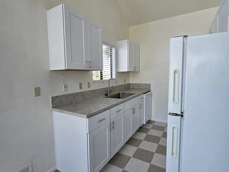 2053 Garnet Ave #1 — Photo 5