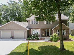 925 E Kramer Ln, Appleton, WI 54915