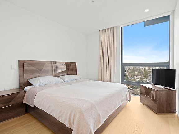 3rd image of 1568 Alberni St #1501