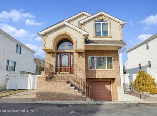 65 Comfort Ct, Staten Island, NY 10312