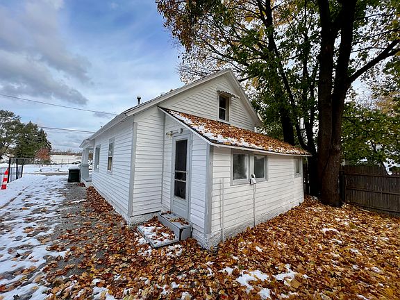 4th image of 329 Iona Ave