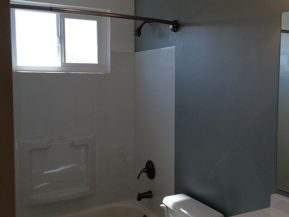 3rd image of 1923 Belmont Ln