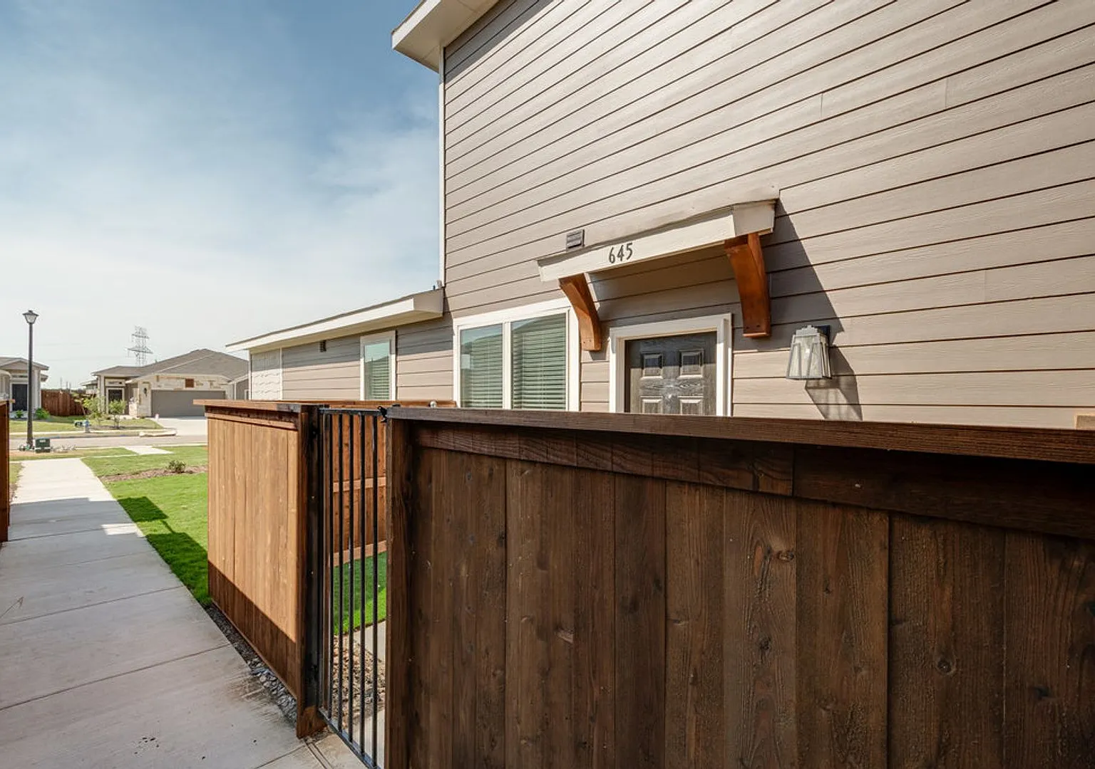 Gorgeous 2 Bedroom Four Plex Located In Midlothian Isd! — Photo 2